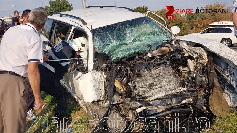 Trei persoane rănite într-un accident grav produs la ieșirea din Botoșani spre Dedeman - FOTO