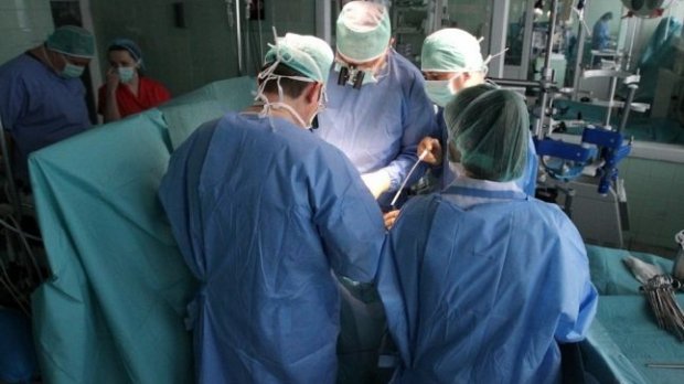 Un tânăr care a făcut transplant de plămân a murit pentru că a refuzat să ia tratamentul care îl ținea în viață