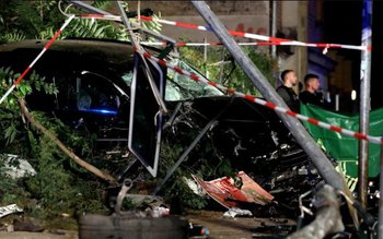 O maşină a pătruns pe …