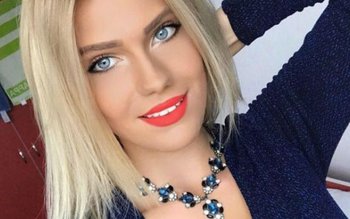 Şi frumoasă, şi deşteaptă, și …