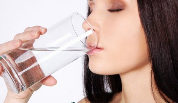 Beneficii surprinzătoare ale consumului de apă caldă