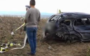 Află ce făcea mama fetiței …