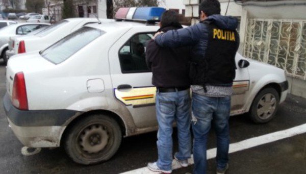 Patru minori din Dorohoi cercetați pentru tâlhărie. Află ce au descoperit polițiștii la percheziția domiciliară