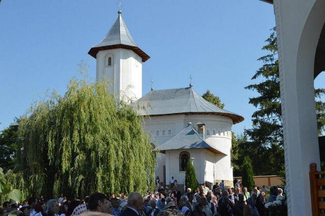 Mănăstirea Gorovei sărbătorește astăzi hramul Icoanei făcătoare de minuni. PS Calinic Botoșăneanul va oficia slujba