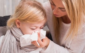 Cum prevenim și tratăm răceala …