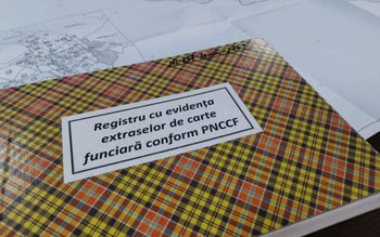 Aproape două mii de cărți …