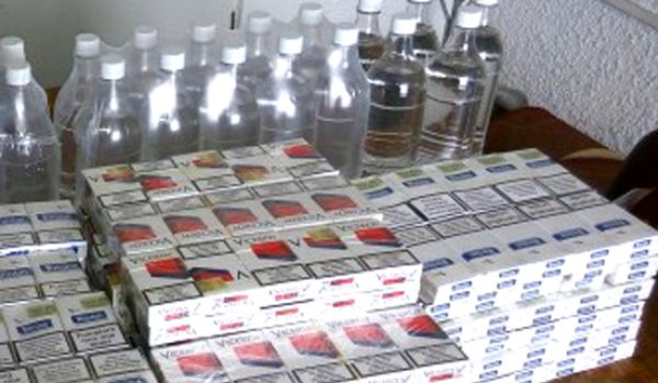Băuturi alcoolice și țigări de contrabandă confiscate după o acțiune a polițiștilor la Săveni