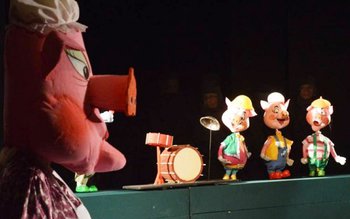 Cei trei purceluși, un spectacol …