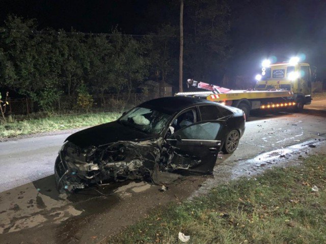 Accident! Tineri din Botoșani răniți după impactul frontal a două mașini - FOTO