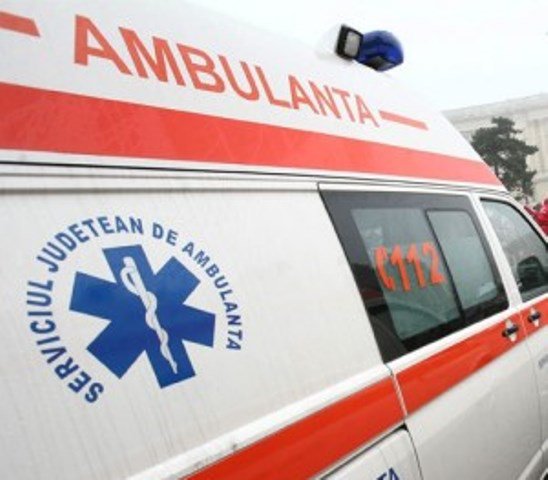 Copil trimis de urgență la Iași după ce a căzut din căruță
