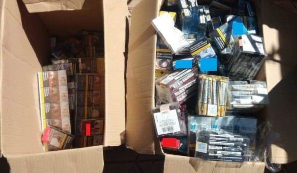 Peste 300 de pachete de țigări confiscate dintr-o unitate economică din Dorohoi verificată de polițiști