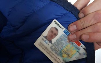 Carte de identitate falsă, descoperită …