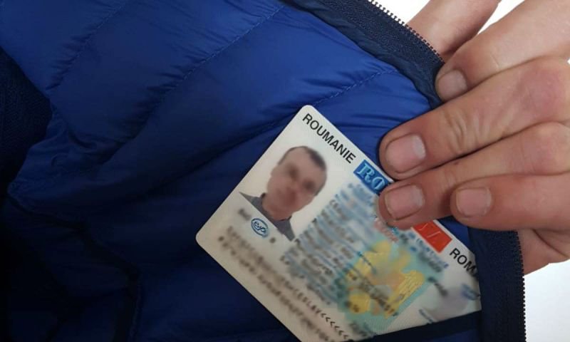 Carte de identitate falsă, descoperită asupra unui cetăţean moldovean