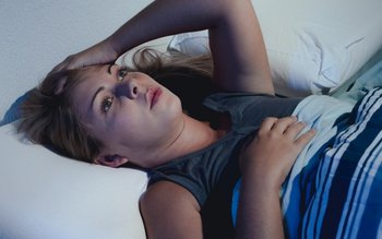 Din ce cauze transpiri noaptea. …