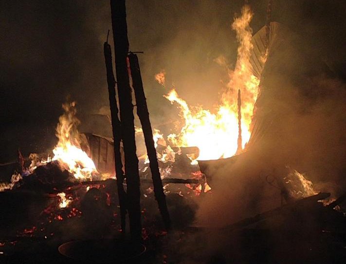 Incendiu nocturn la o gospodărie din Vorniceni. Proprietara a suferit un atac de panică - FOTO