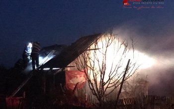 Incendiu puternic la un adăpost …