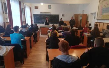 1550 de elevi din județul …