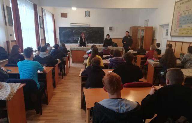 1550 de elevi din județul Botoșani au discutat cu jandarmii în cadrul campaniei „Școli în siguranță”