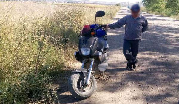 Depistat în trafic fără permis şi cu scuterul neînregistrat