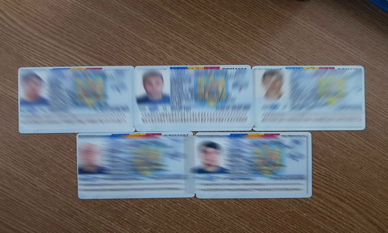 Cărţi de identitate false, descoperite la controlul de frontieră - FOTO