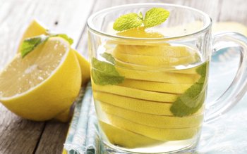 Ce face apa cu lămâie …
