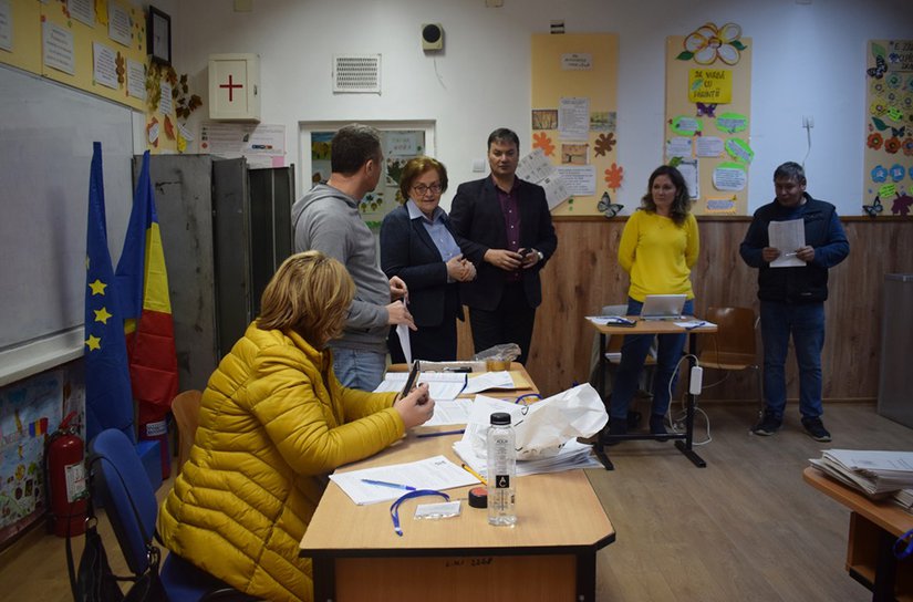 Verificări ale prefectului în secțiile de votare - FOTO