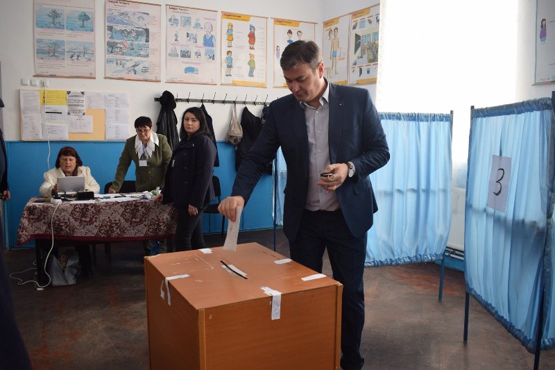 Prefectul Dan Şlincu şi-a exercitat dreptul de vot - FOTO