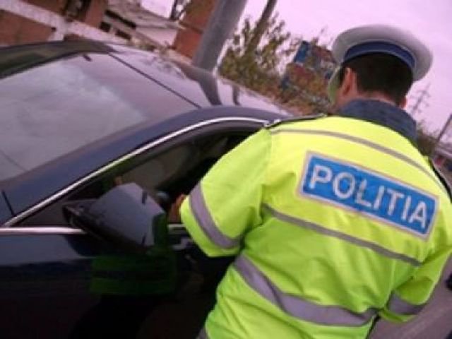 Șofer din Botoșani prins de polițiști cu 105 km/h în localitate. Vezi ce a pățit!