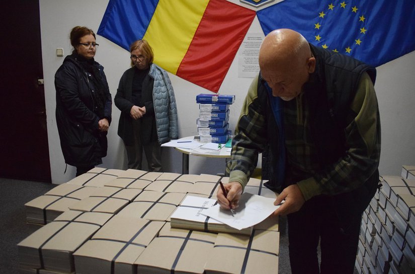 BULETINELE de vot pentru turul doi au ajuns la Botoșani sub paza Inspectoratului Judeţean de Jandarmi - FOTO