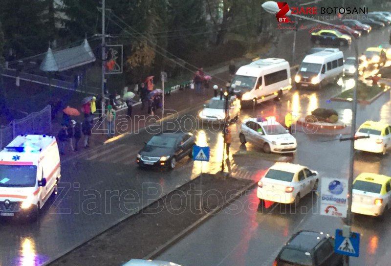 Femeie lovită de mașină pe o trecere de pietoni din Dorohoi - FOTO