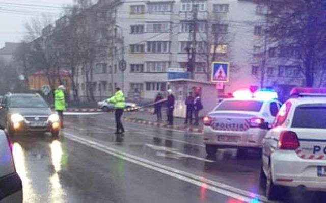 Un bărbat a ajuns la spital după ce a fost acroșat pe trecerea de pietoni