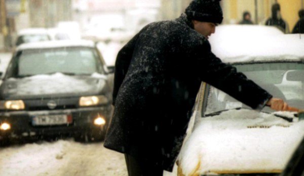 Cum să pornești corect mașina în sezonul de iarnă ca să n-ai probleme pe drum