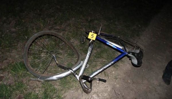 Beat turtă, un biciclist a fost găsit de polițiști întins pe șosea