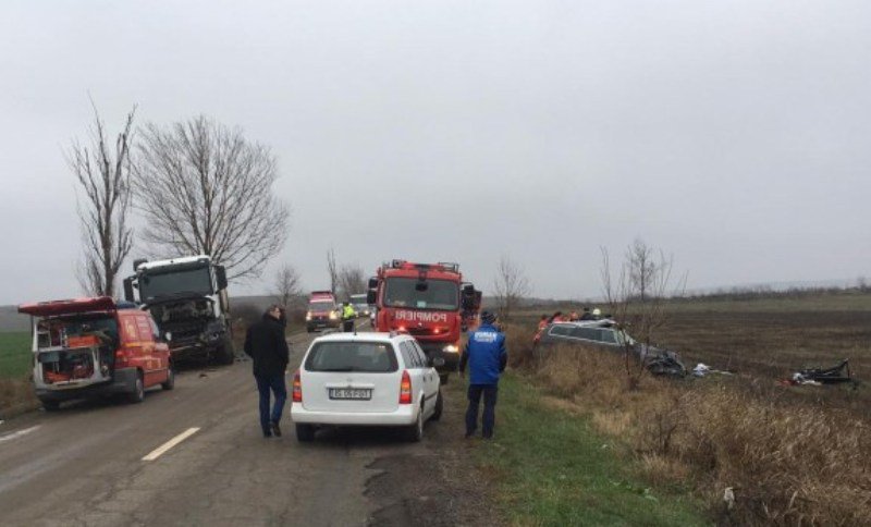 ACCIDENT! Șofer rămas încarcerat în urma unui accident produs pe drum din județul Botoșani - FOTO