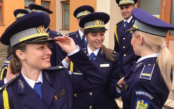 Forțe noi: 20 de tineri, …