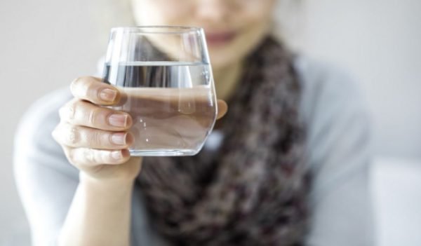 Zece beneficii ale apei asupra sănătății noastre