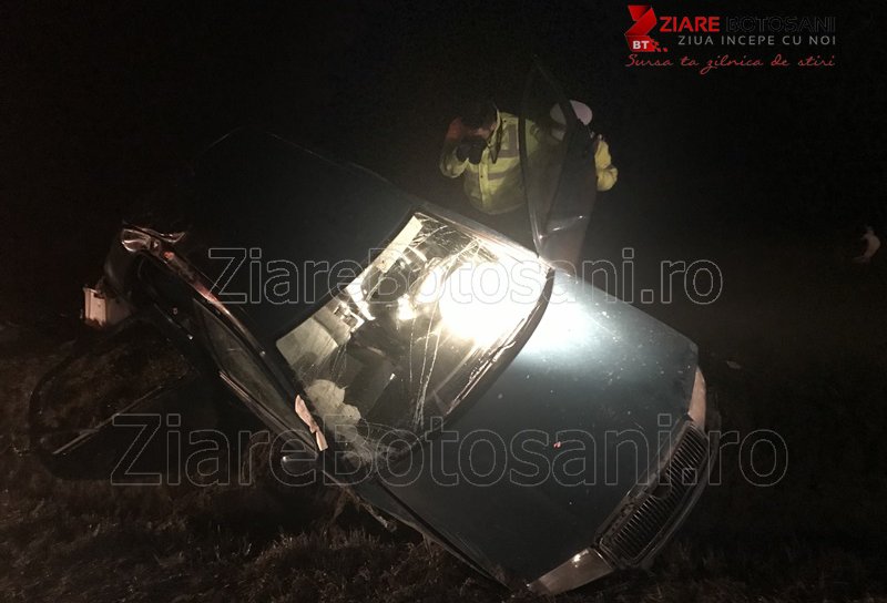 Accident! Două persoane rănite după ce o mașină s-a răsturnat la ieșirea din Dorohoi - FOTO