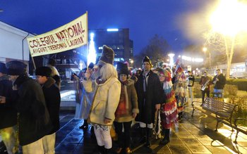 Căiuții, caprele și mascații din …