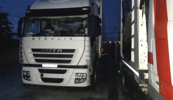 Un șofer român de TIR a primit o amendă de 2,2 milioane de euro în Franța. Vezi ce a făcut tânărul