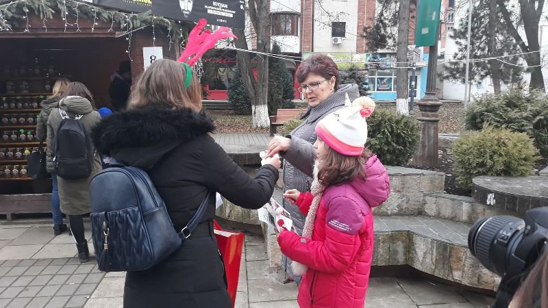 Felicitări handmade și bulgărași de zăpadă pentru botoșăneni - FOTO