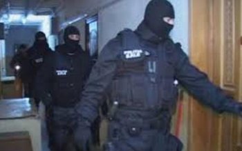 Percheziții la locuinţa unei femei …