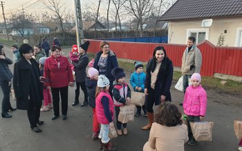 Zeci de copii din județ …