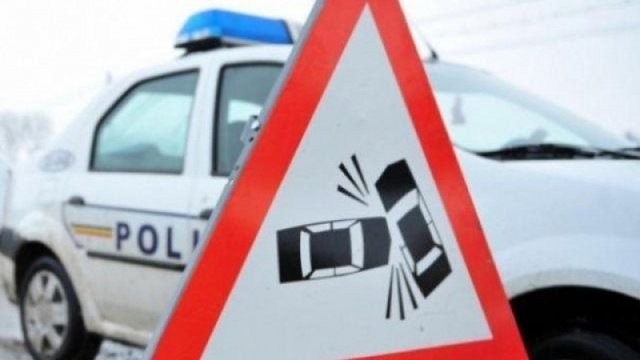 Carambol cu patru mașini! Două fete din Botoșani rănite într-un accident rutier