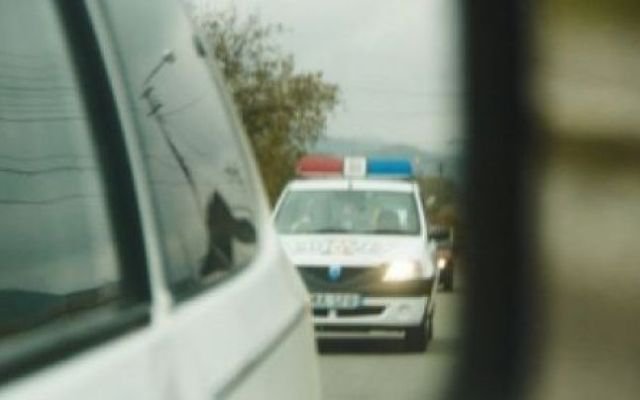 Urmărire în trafic! Un tânăr fără permis a încercat să fugă de polițiști