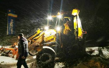 Nouă persoane rămase înzăpezite pe …