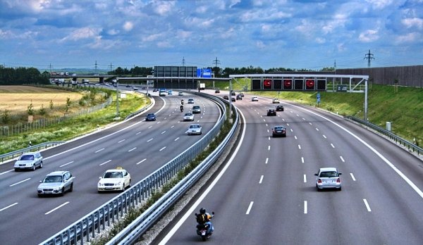 O româncă a semănat groază pe o autostradă din Ungaria. A mers pe contrasens și a provocat două accidente!