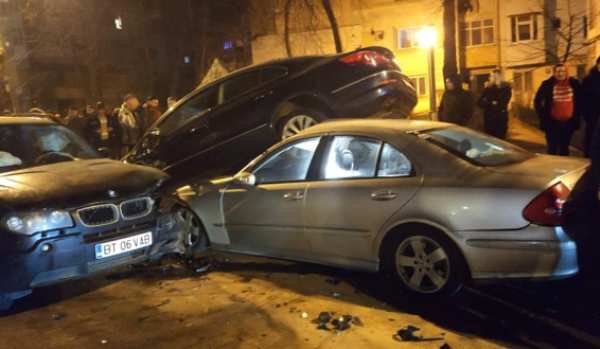 Accident ca la Hollywood pe străzile din Botoșani. Patru mașini avariate și doi tineri reținuți