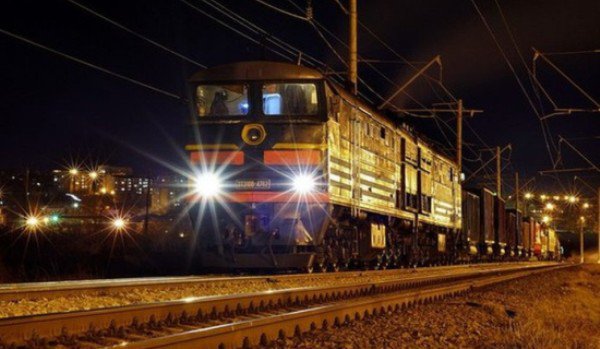 Maşină spulberată de un tren marfar la Dorohoi. Trei persoane au scăpat ca prin urechile acului