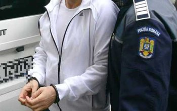 Adolescent violent reţinut după ce …