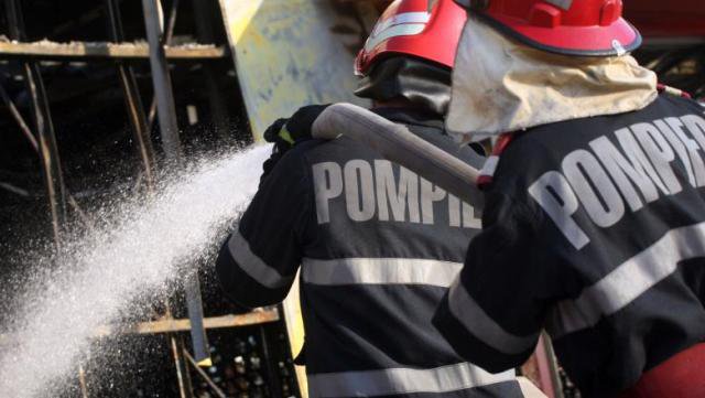 Două familii din județul Botoșani păgubite de foc noaptea trecută